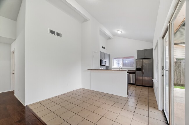 Building Photo - 1122 Woodbridge Ave