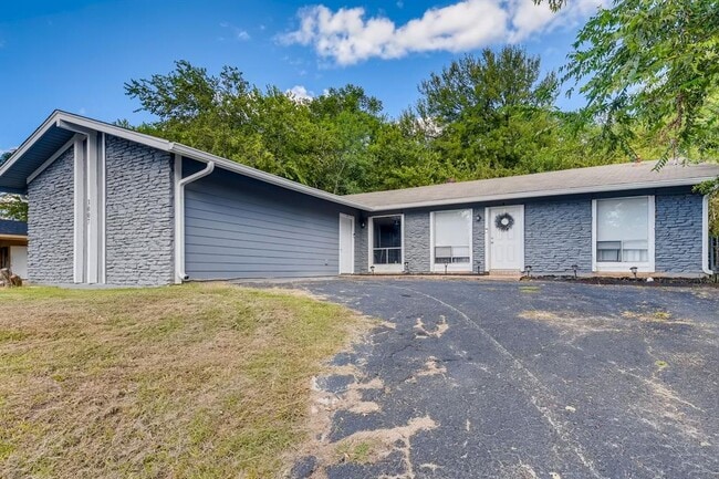 Building Photo - 3007 Matador Dr