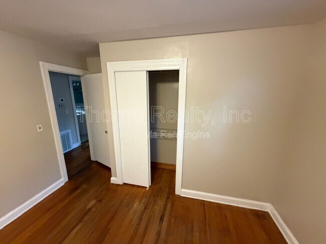 Building Photo - 208 Ridgewood Dr