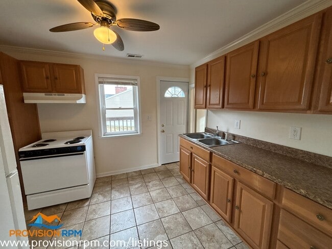 Building Photo - 221 Rosewood St