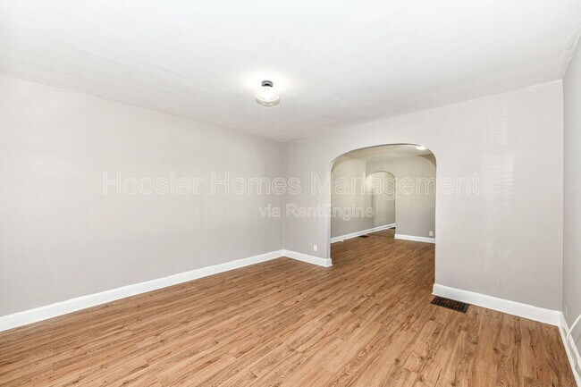 Building Photo - 802 N Denny St