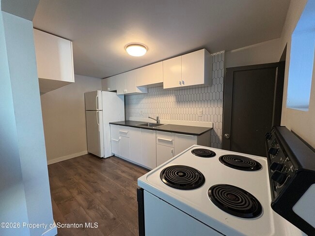 Building Photo - 511 Oak St