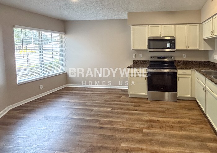 Building Photo - 11750 Lynmoor Dr