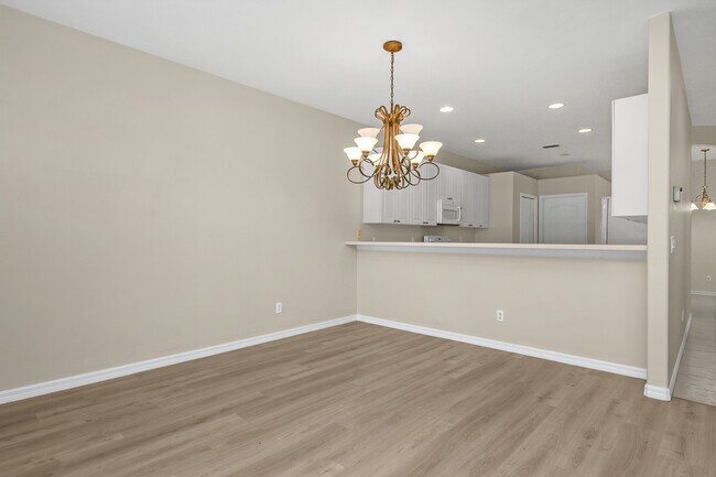 Building Photo - 2056 Crestview Way