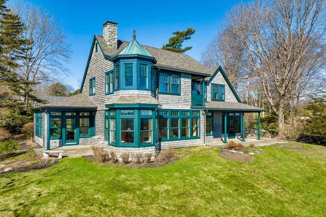 Building Photo - 876 Shore Rd