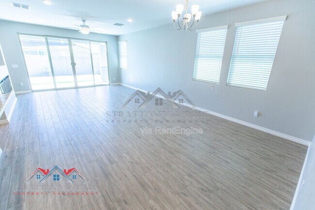 Building Photo - 15243 W Latham St