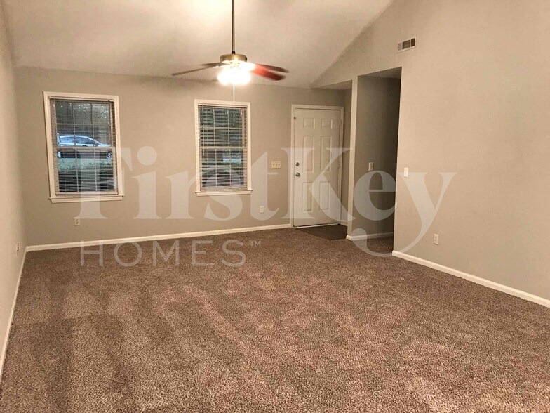 Building Photo - 9129 Village Dr NW