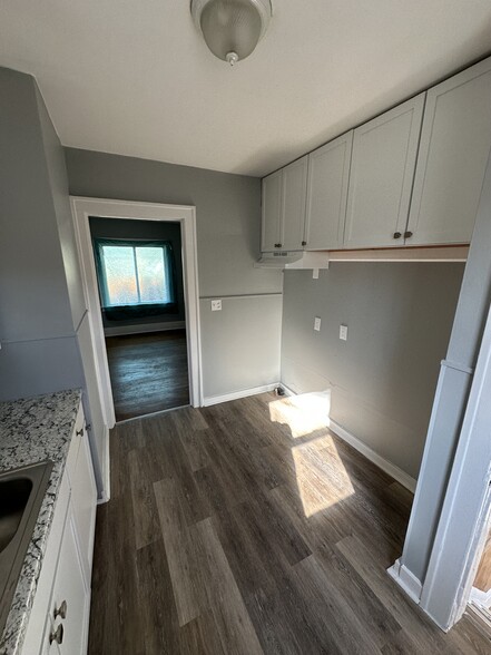 Building Photo - 2029 Cartier St