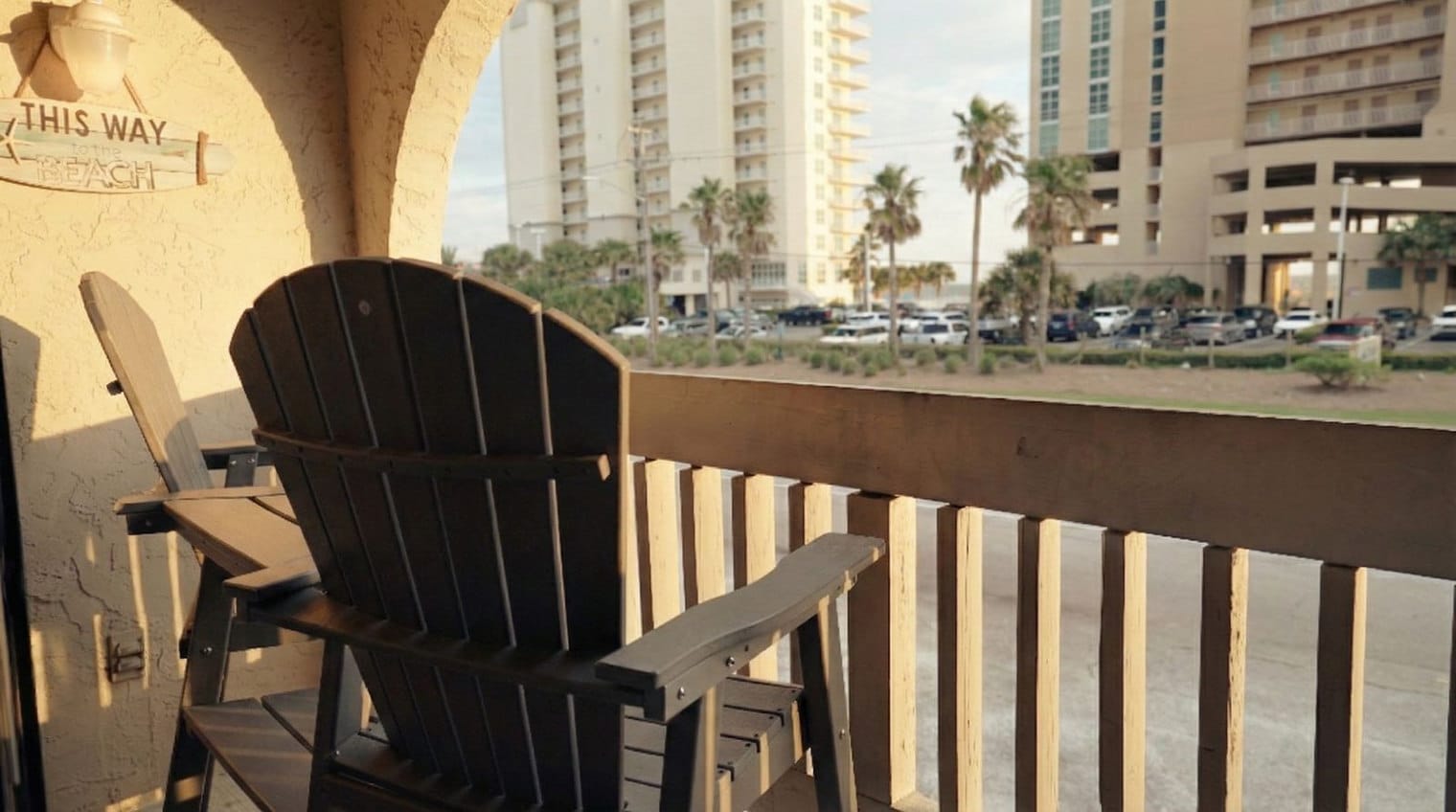 Building Photo - 924 W Beach Blvd