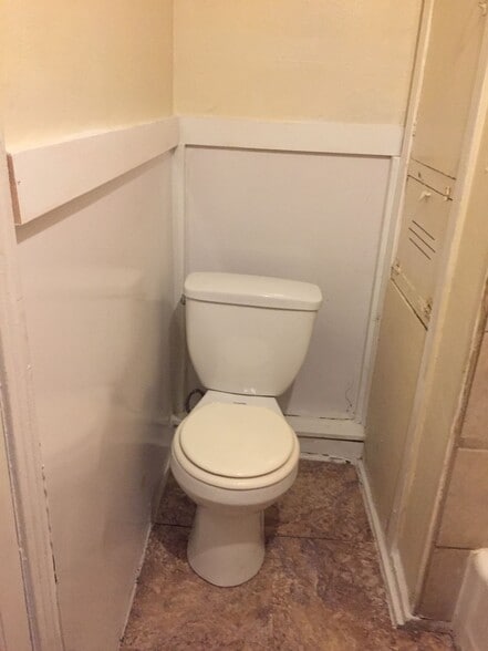 Bath - 2363 N Robertson St