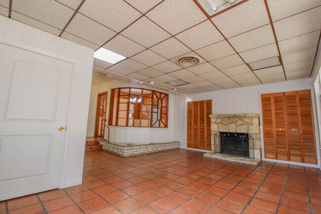 Building Photo - 1327 Vanderbilt St