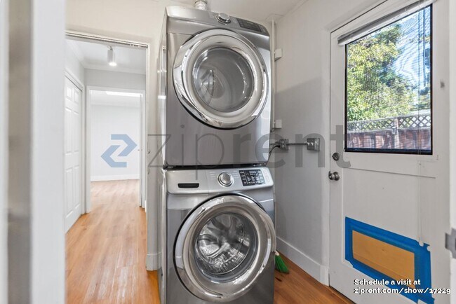 Building Photo - 96 Loyola Ave