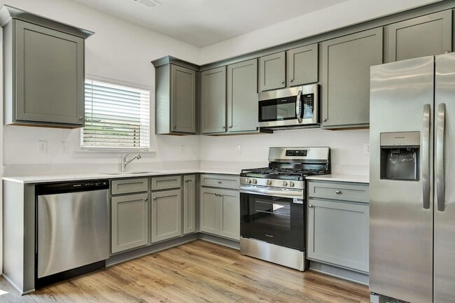 Building Photo - 5010 Highwood Dr