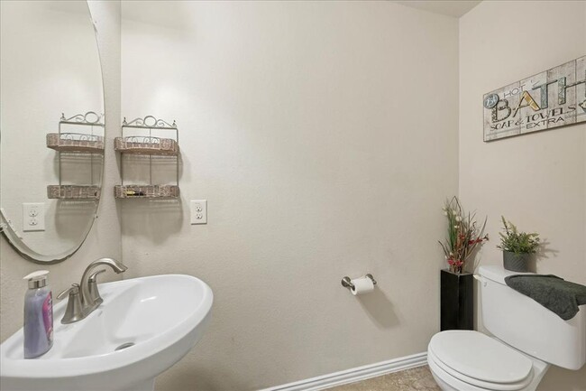 Building Photo - 300 Briar Park Dr
