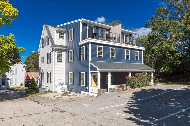 Building Photo - 5 Pleasant St