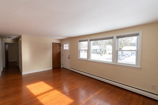 Building Photo - 16 Katherine St