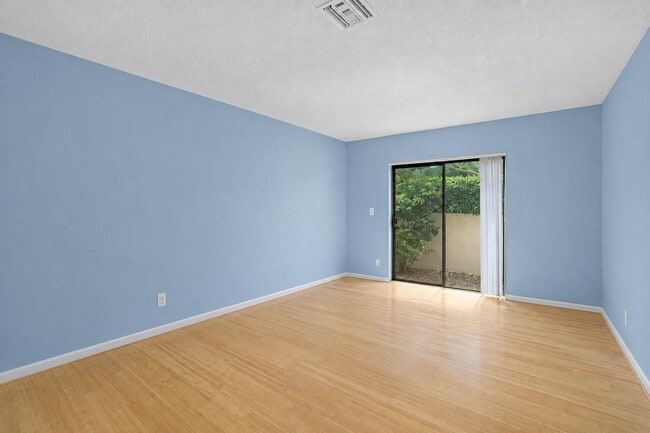 Building Photo - 3130 Kingswood Terrace