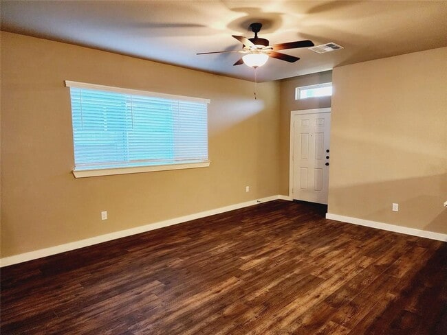 Building Photo - 9836 Grosbeak Ln