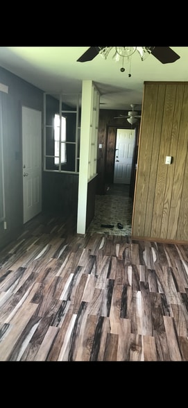 Building Photo - 855 Leipsic Rd