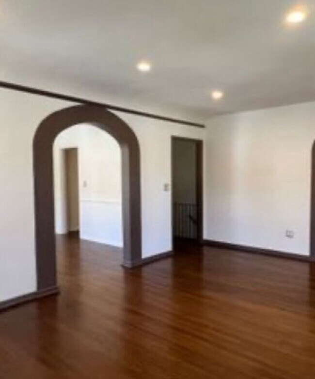 Building Photo - 1171 Huntington Dr