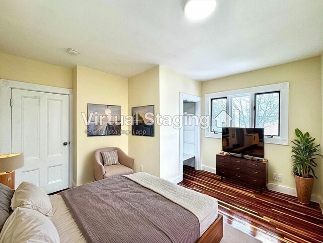 Building Photo - 98 Safford St