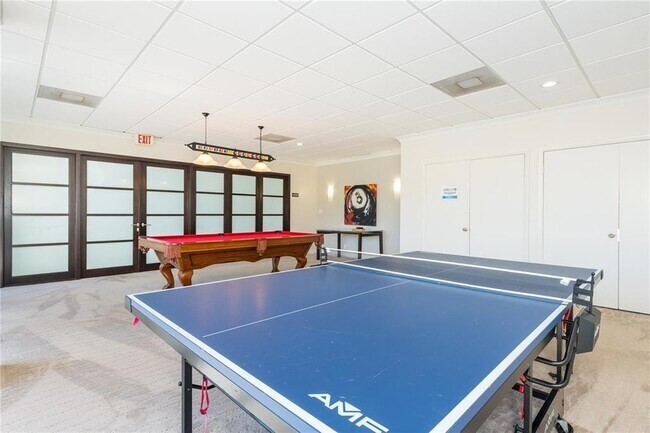 Building Photo - 2049 S Ocean Dr