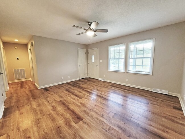 Building Photo - 8600 Reedy Creek Rd