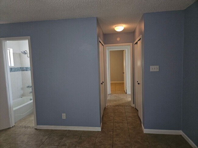Building Photo - 6823 Grass Valley Dr