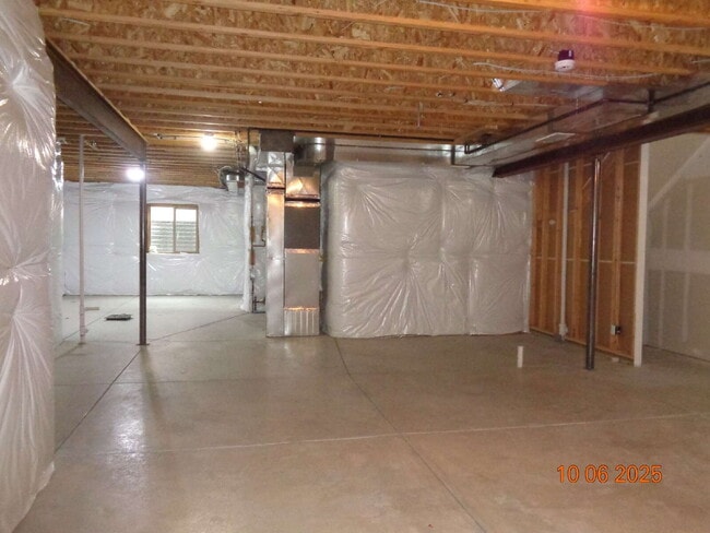 Building Photo - Exclusive community