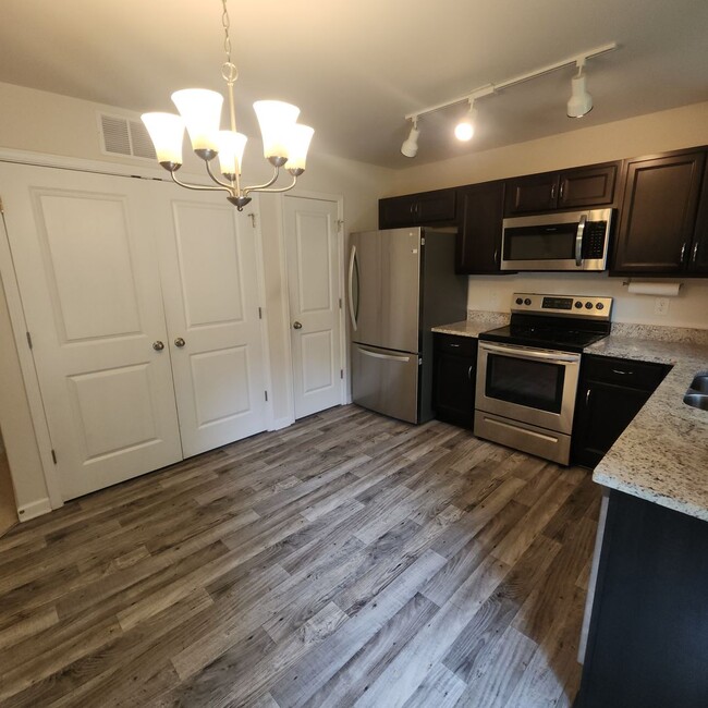 Building Photo - 4 Bedroom House with Double Garage FOR REN...
