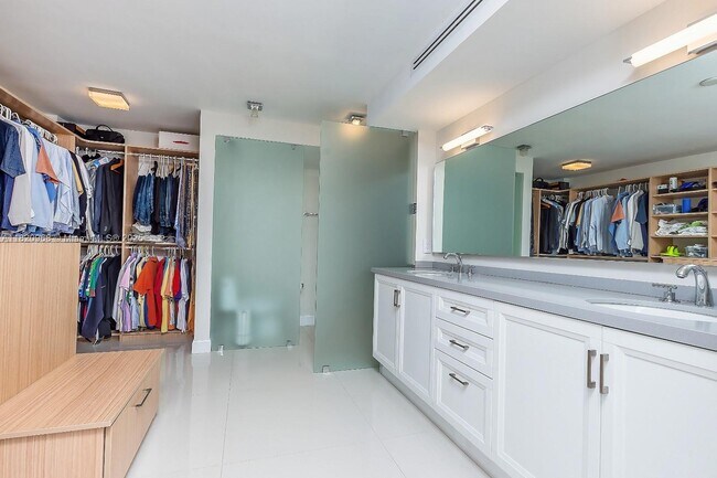 Building Photo - 155 Ocean Ln Dr