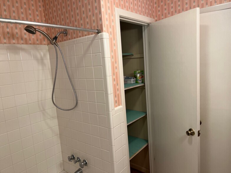 Lots of storage! - 1810 N 58th Ave