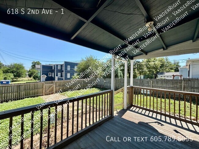 Building Photo - 618 S 2nd Ave