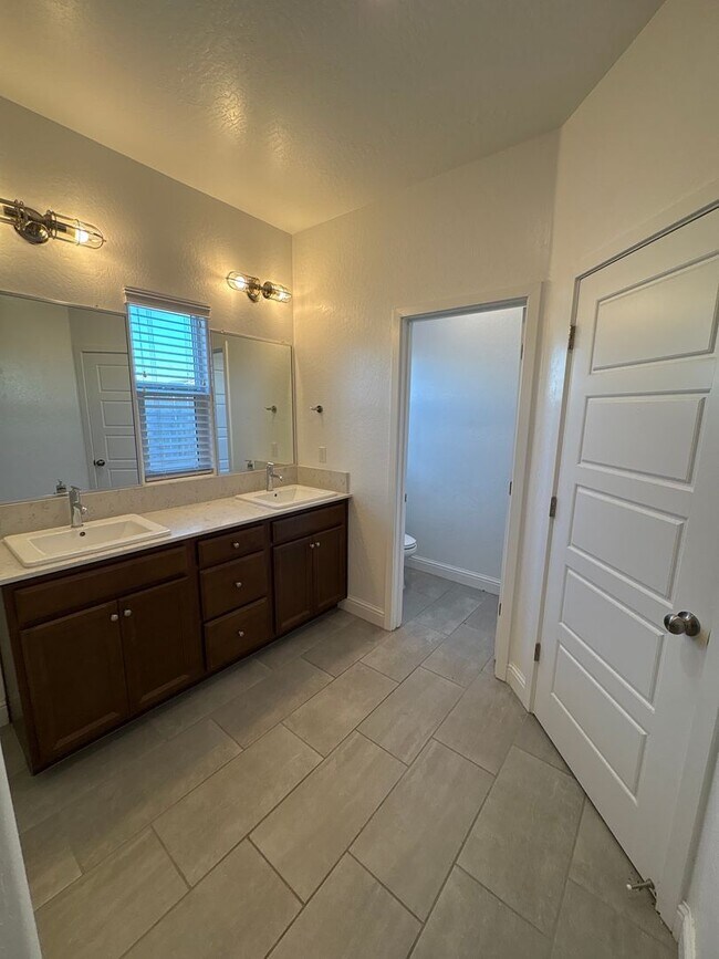 Building Photo - Lennar Home with Solar Available now for m...