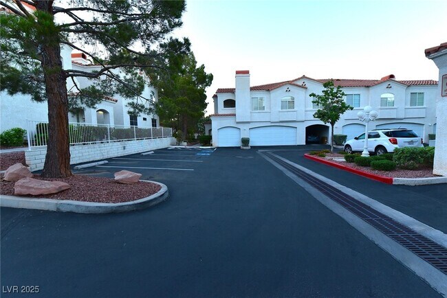 Primary Photo - 2975 Bluegrass Ln