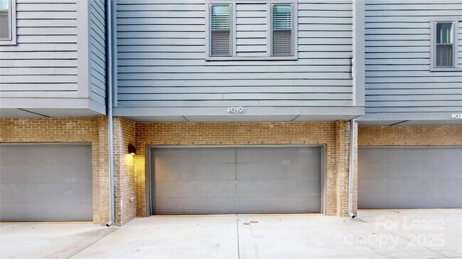 Building Photo - 4019 Plaza Row Ct
