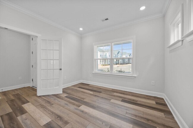 Building Photo - Modern 5-Bed, 4-Bath Family Home with Garage & Pool Access – Devon Square