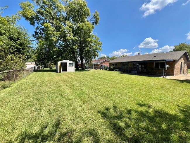 Building Photo - 307 Daman Dr