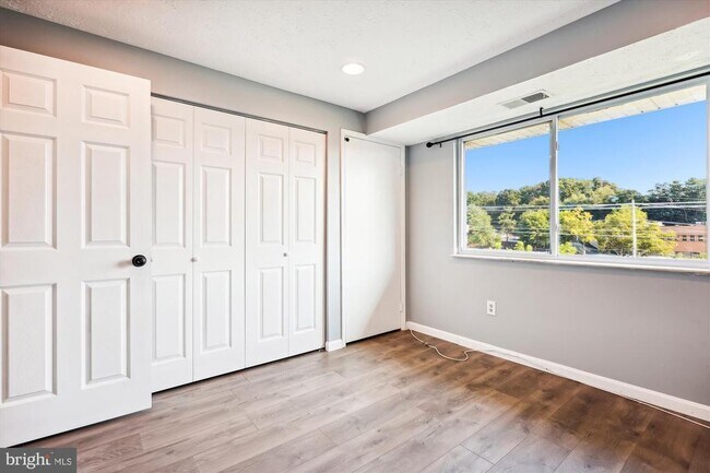 Building Photo - 12405 Hickory Tree Way