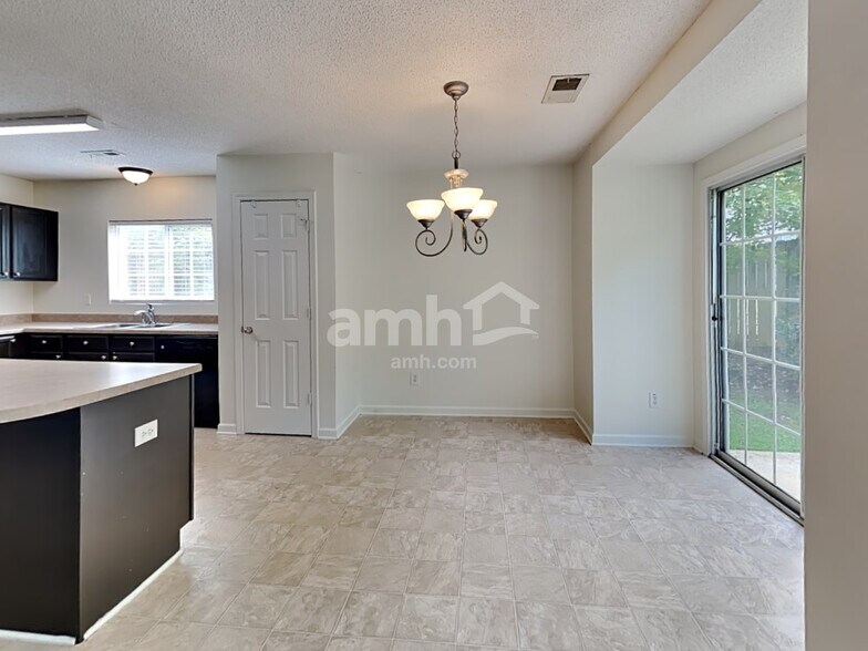 Building Photo - 124 Trayesan Dr