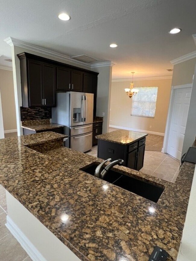 Building Photo - Country Chase