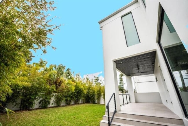 Building Photo - 3010 W Trilby Ave