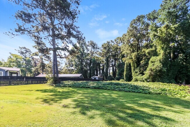 Building Photo - 5509 Joeclay Dr