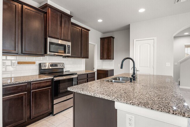 Building Photo - 5903 Bridle Bnd