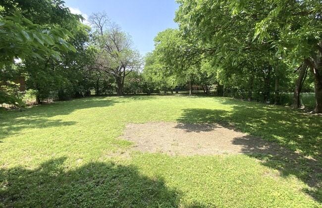 Building Photo - 204 Veterans Ave