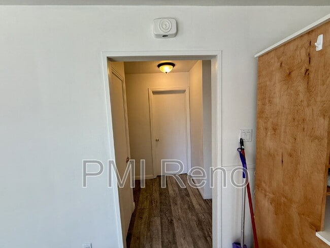 Building Photo - 790 Topaz Dr