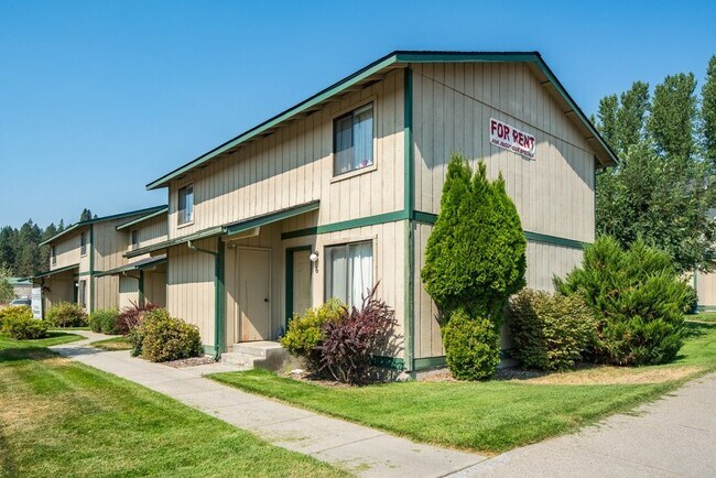 Building Photo - 1600 W 7th St