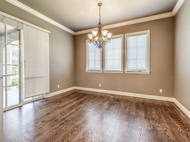 Building Photo - Luxury Edmond Townhome Overlooking Waterfa...