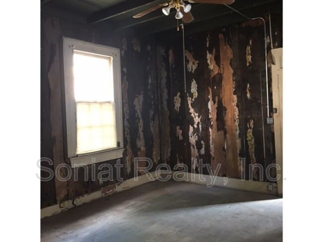 Building Photo - 1023 Clouet St