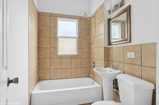 Building Photo - 5104 N Austin Ave